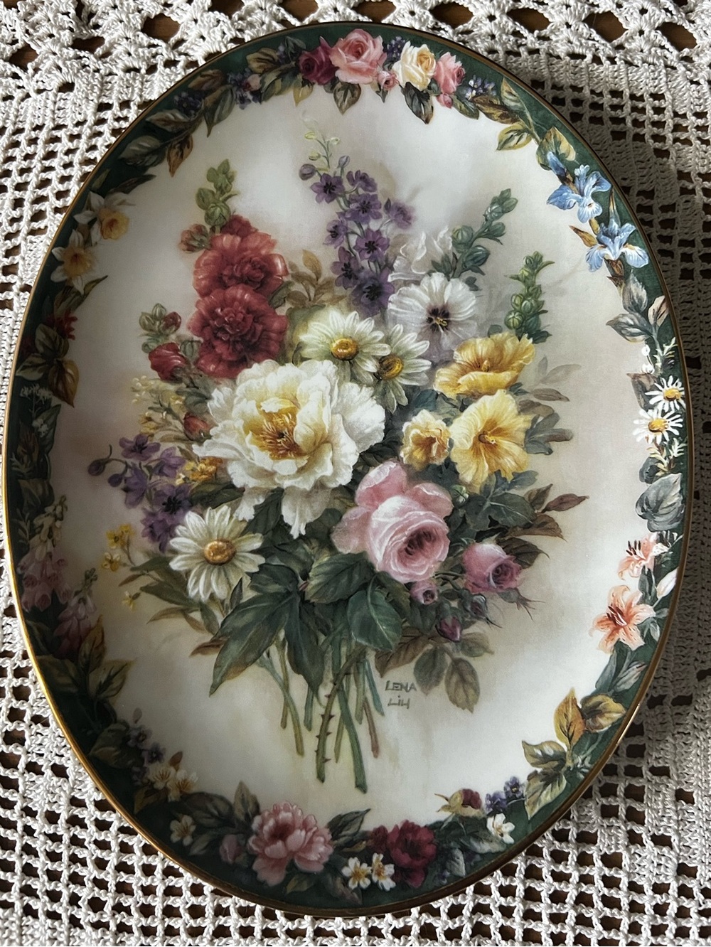 Bradford Exchange, Lena Liu cameos oval collector plate 8.5”x6.5” beautiful!